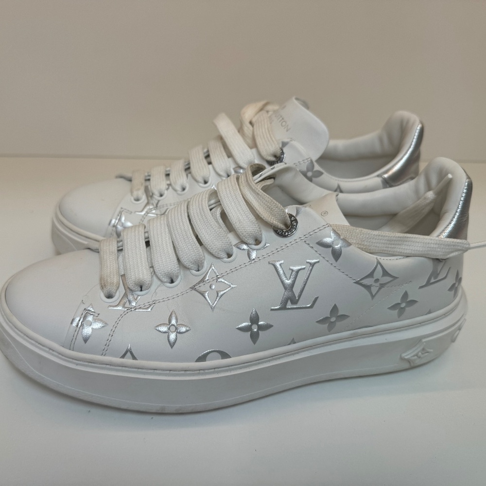Authentic Louis Vuitton trainer time out leather sneakers 37.5